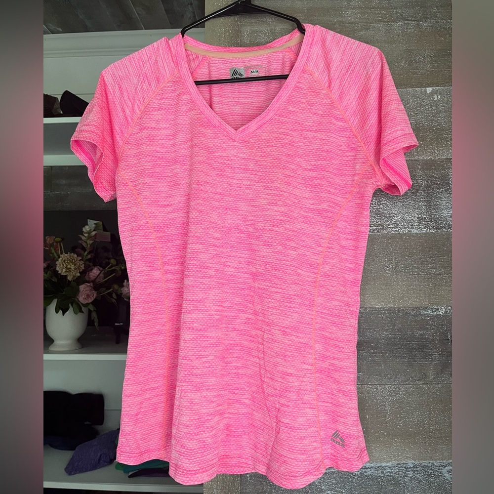 Women’s athletic tee